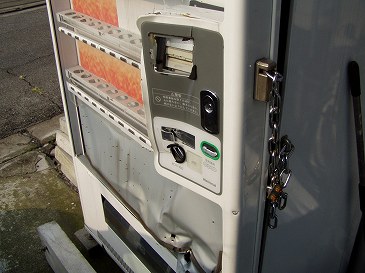 破壊された自販機